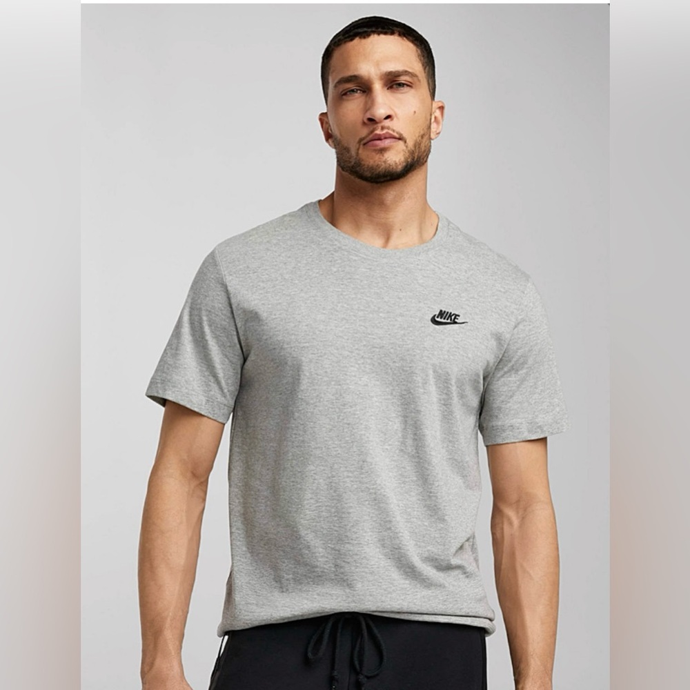 Nike Men’s Tee - Size Medium